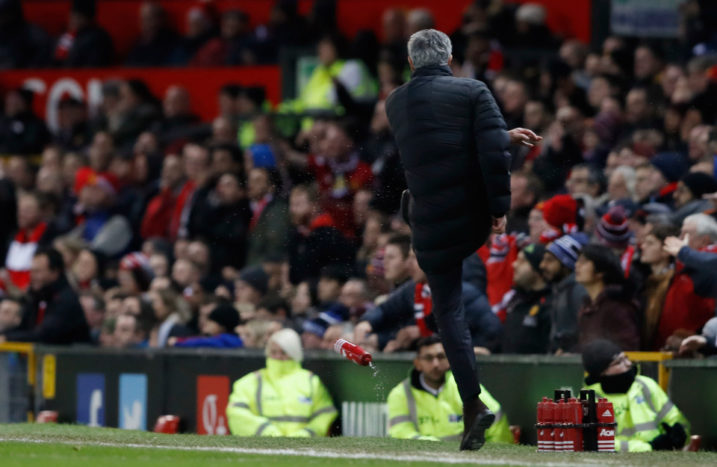 mourinho kicks water bottle
