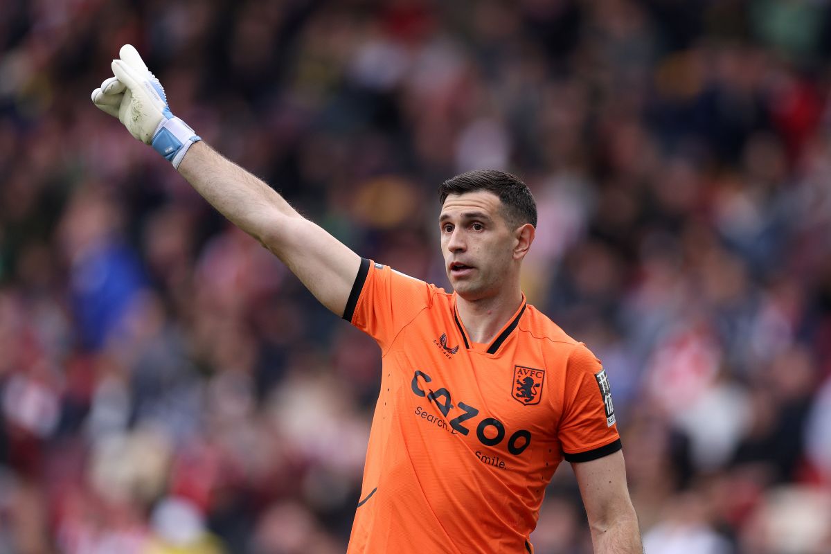 Emiliano Martinez in action for Aston Villa