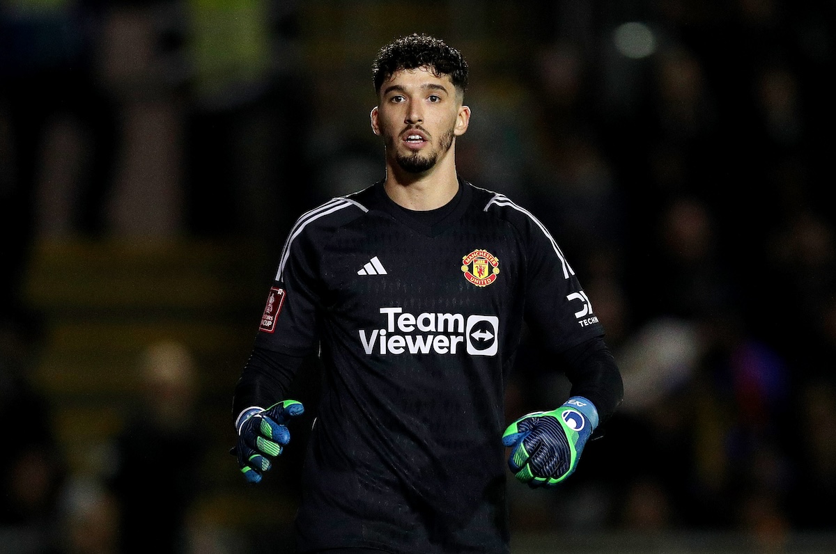 Altay Bayindir in starting lineup against Arsenal