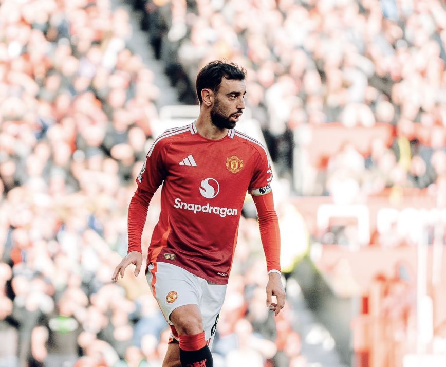 Bruno Fernandes on the pitch for Man Utd