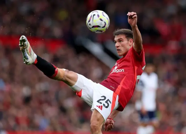 Manuel Ugarte tries to control the ball