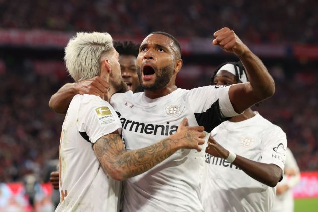 Jonathan Tah celebrates with his Leverkusen teammates.