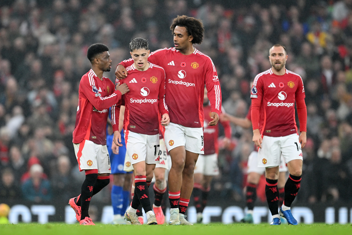 Joshua Zirkzee consoles Alejandro Garnacho after Man Utd’s match with Leicester.