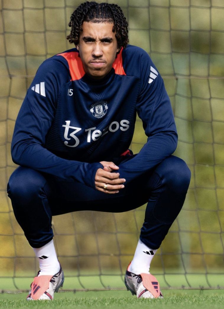 Leny Yoro training with the Manchester United first team