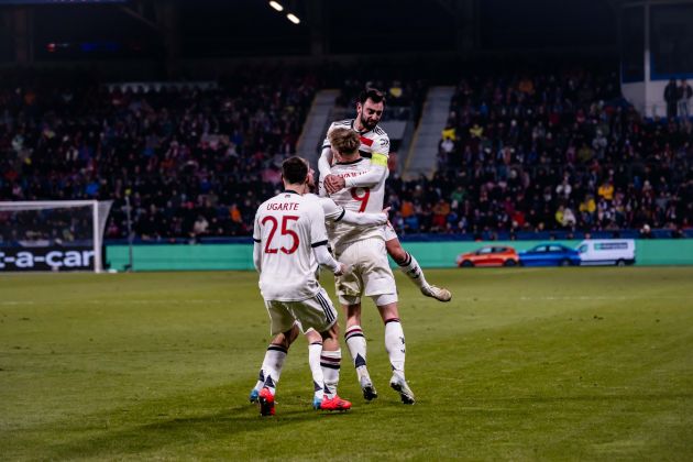 Man United players celebrate their winning goal.