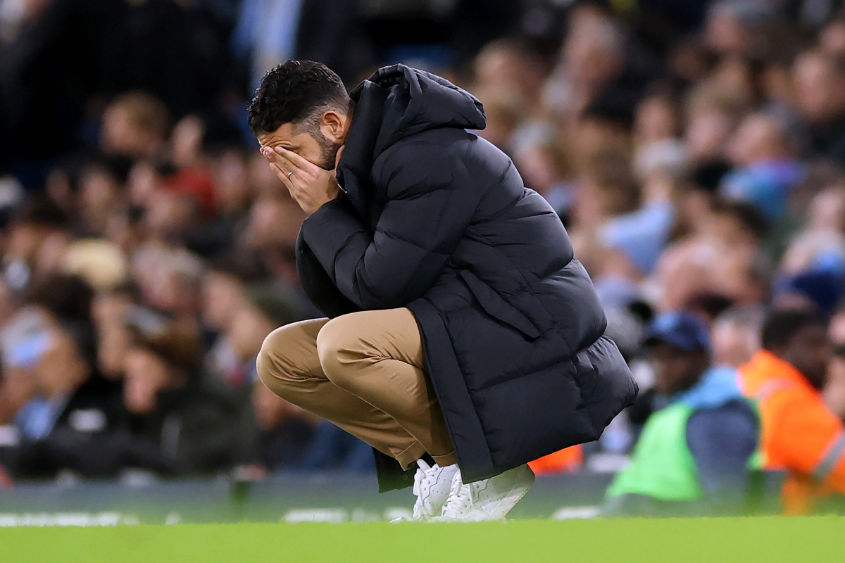 Ruben Amorim reacts on the touchline in despair.