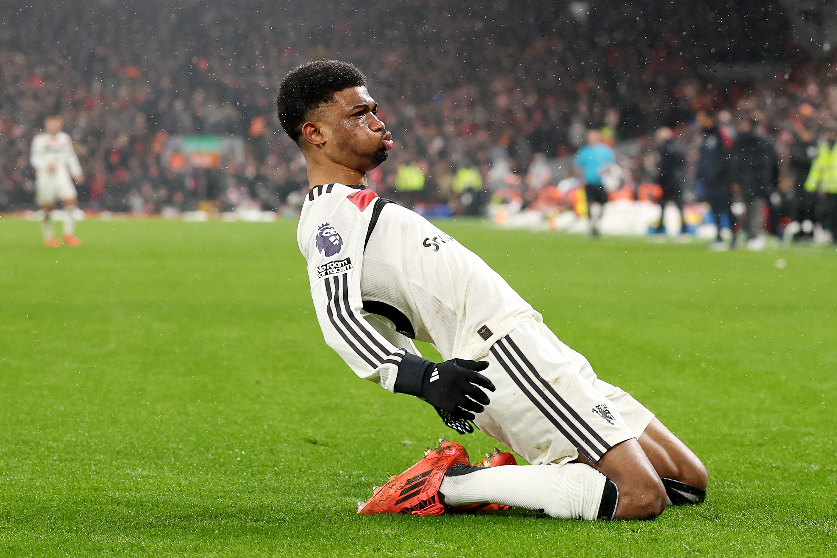 Amad Diallo extends Man Utd stay until June 2030