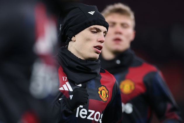 Alejandro Garnacho warming up
