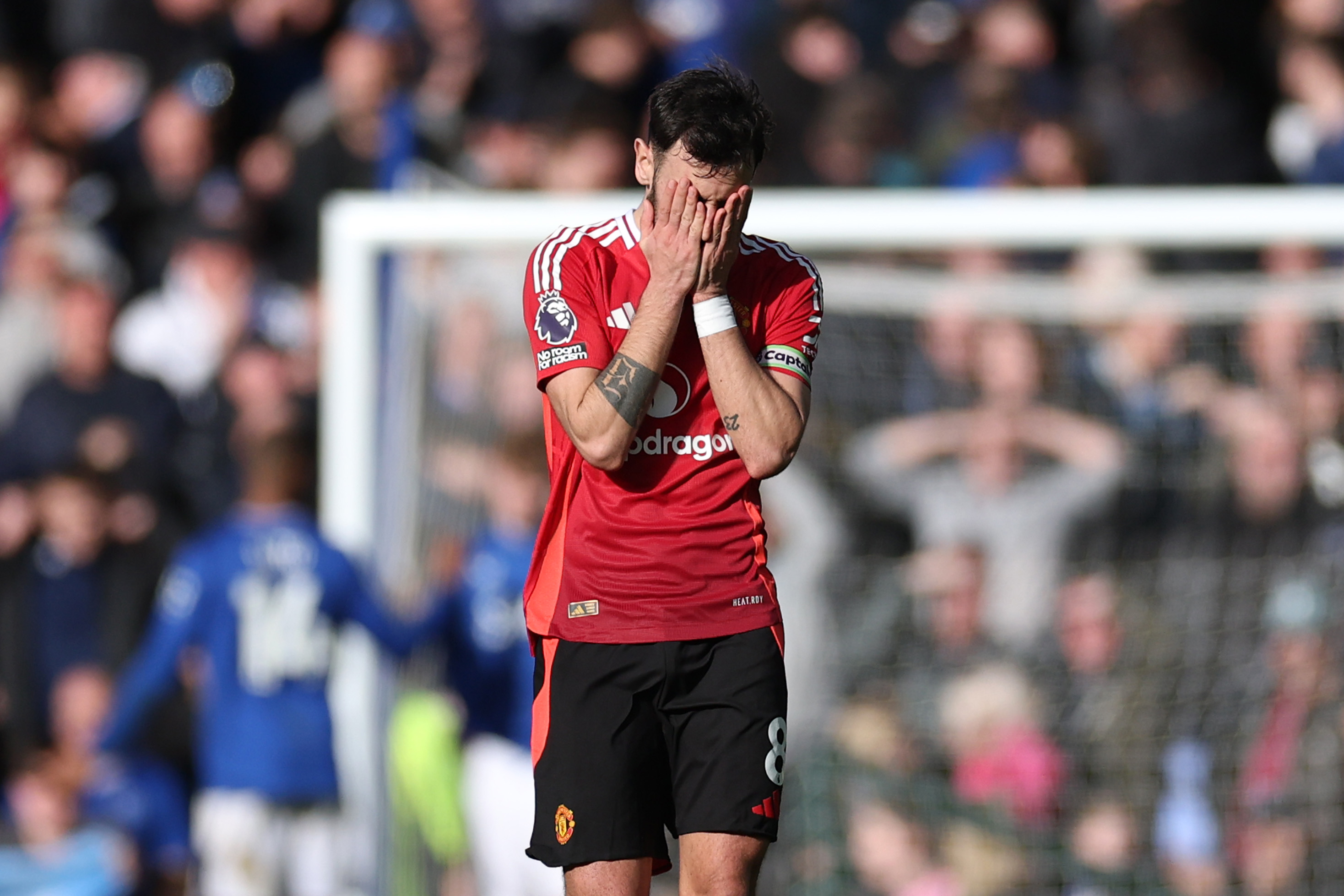 Bruno Fernandes reacts as Man United trail to Everton.