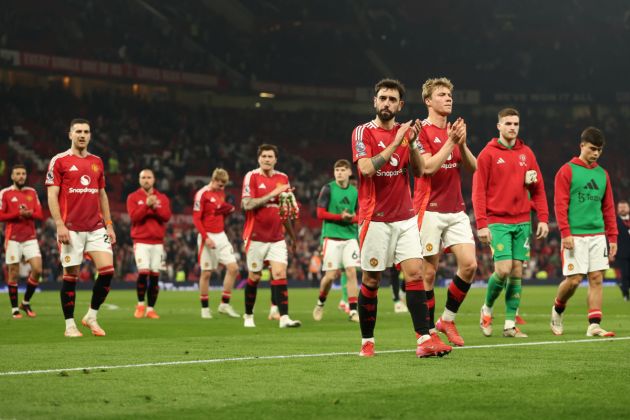 Bruno Fernandes and Rasmus Hojlund of Manchester United applaud the fans after the draw during the Premier League match between Manchester United FC and Arsenal