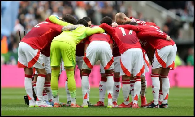 Man United players huddle prior to kick-off at St. James’ Park.