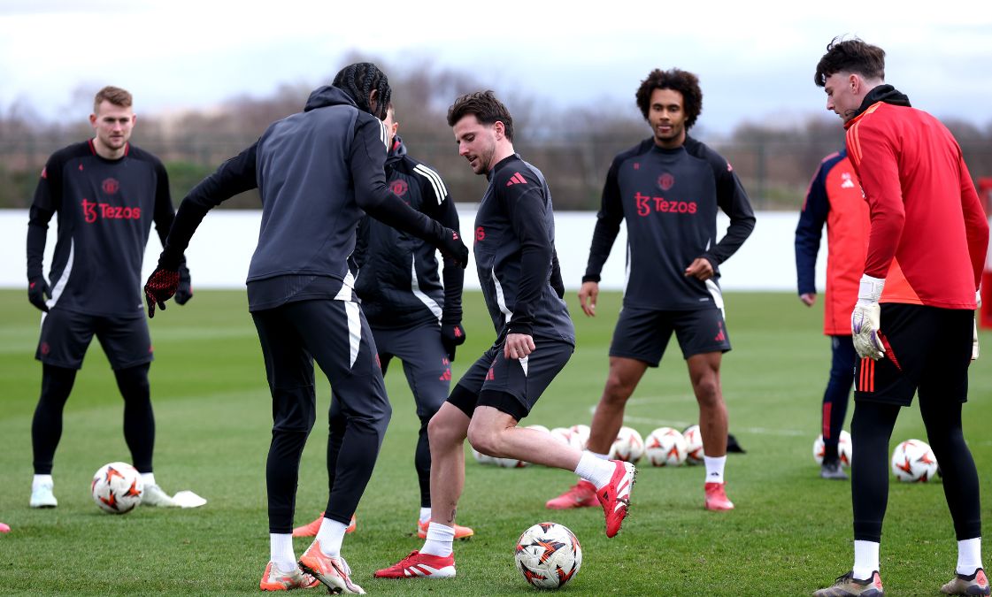 Man Utd players in training