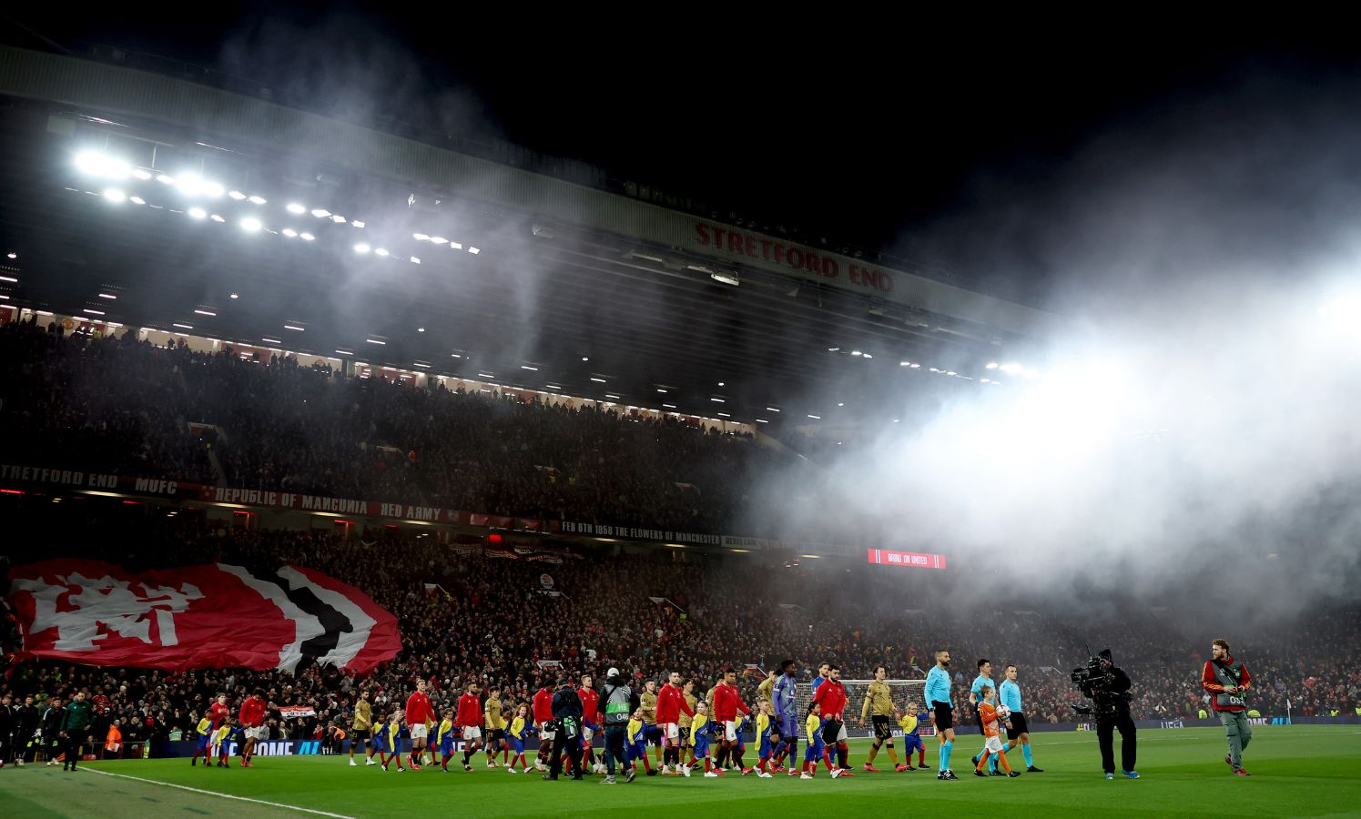 Man United players entering Old Trafford