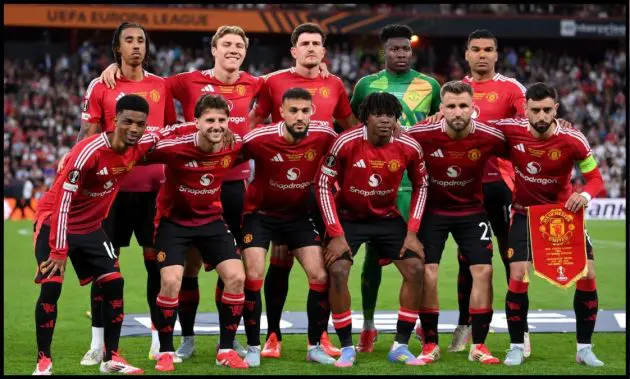 Man United players pose for a picture before kick-off in the Europa League final.