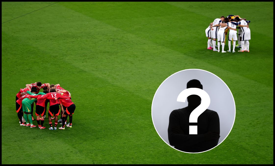 Man United and Spurs players huddle in their own halves before kick-off.
