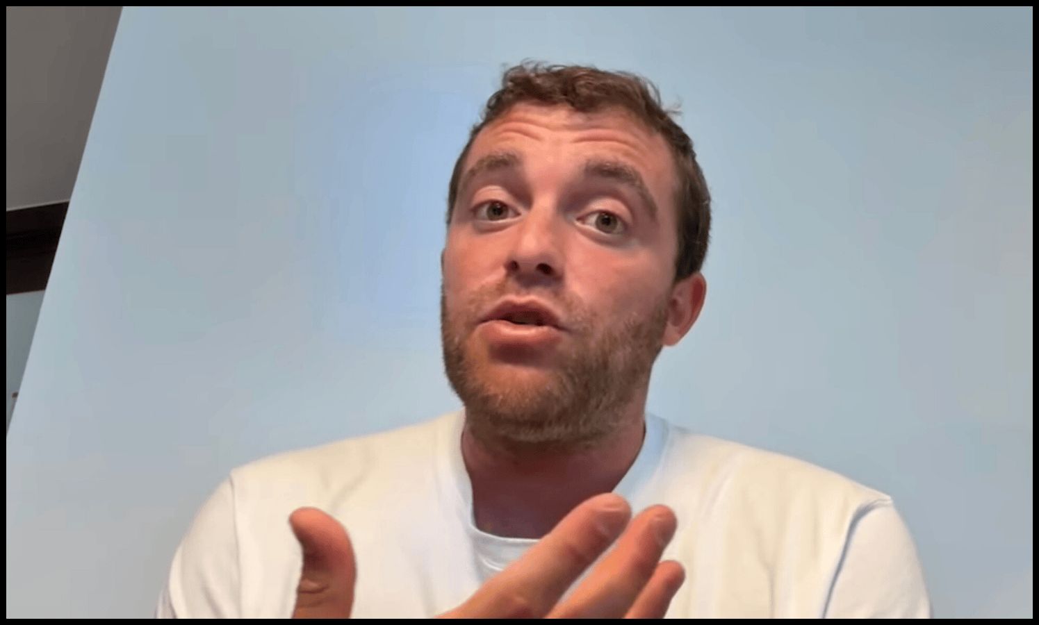 Fabrizio Romano discusses transfers in his YouTube video.