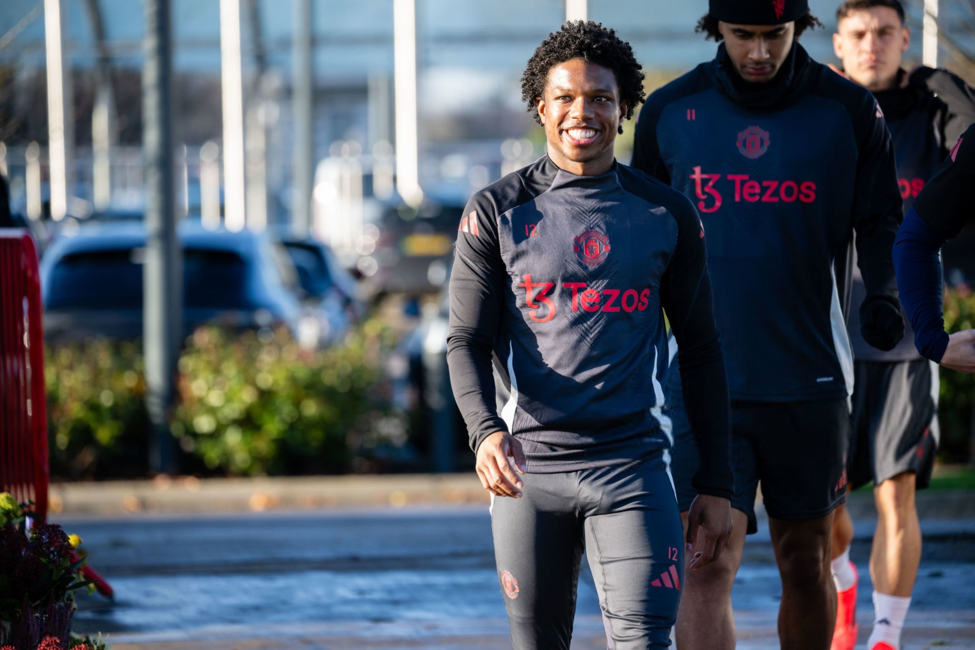 Tyrell Malacia trains for Man United.