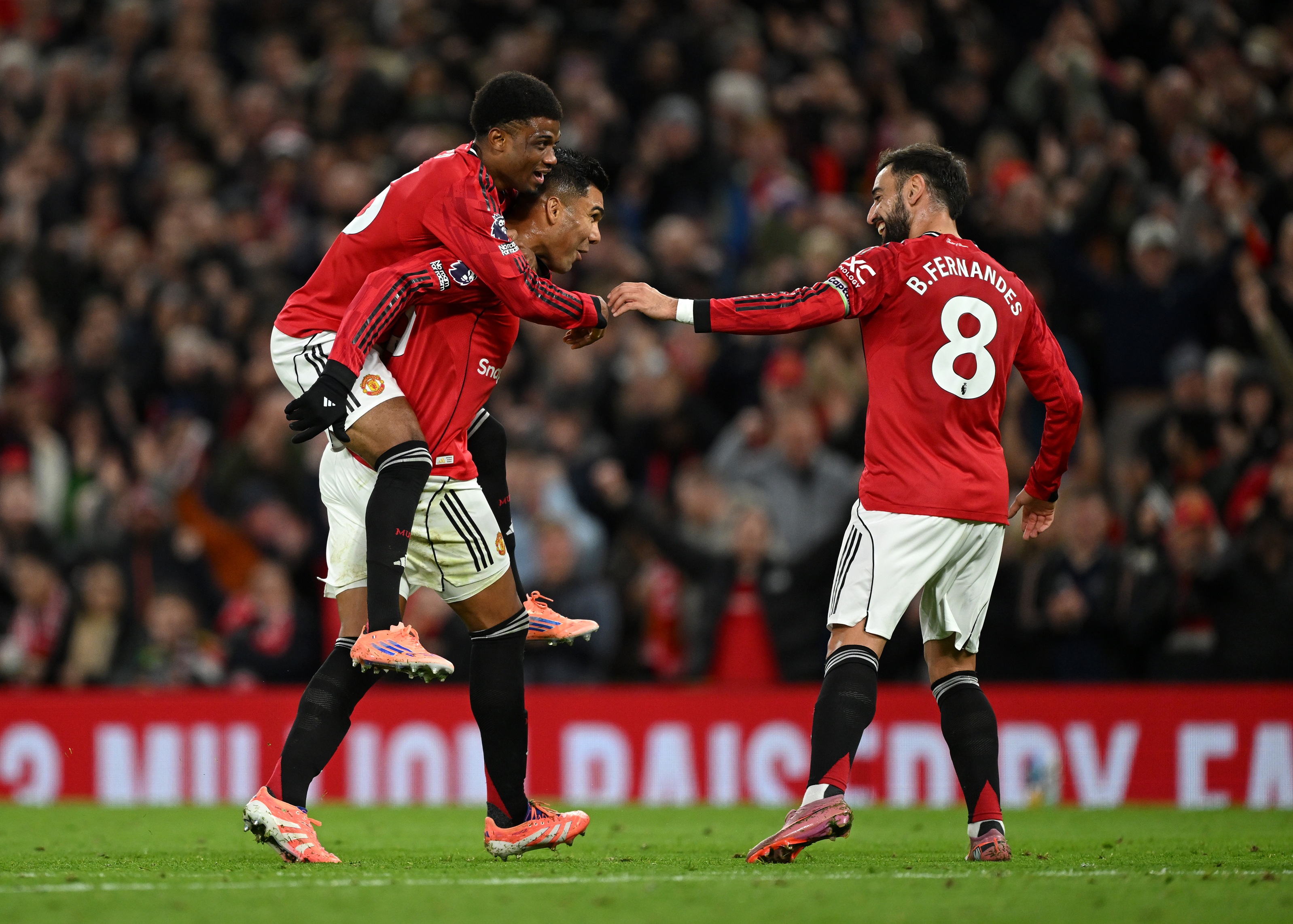 Amad Diallo jumps on Casemiro's back during Man Utd game.