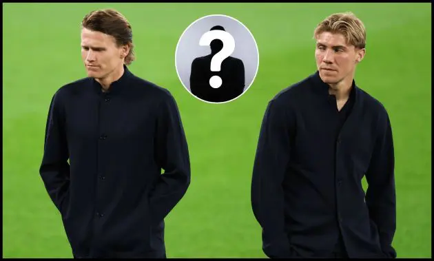 Scott McTominay and Rasmus Hojlund check out the Etihad pitch before Napoli play Man City.