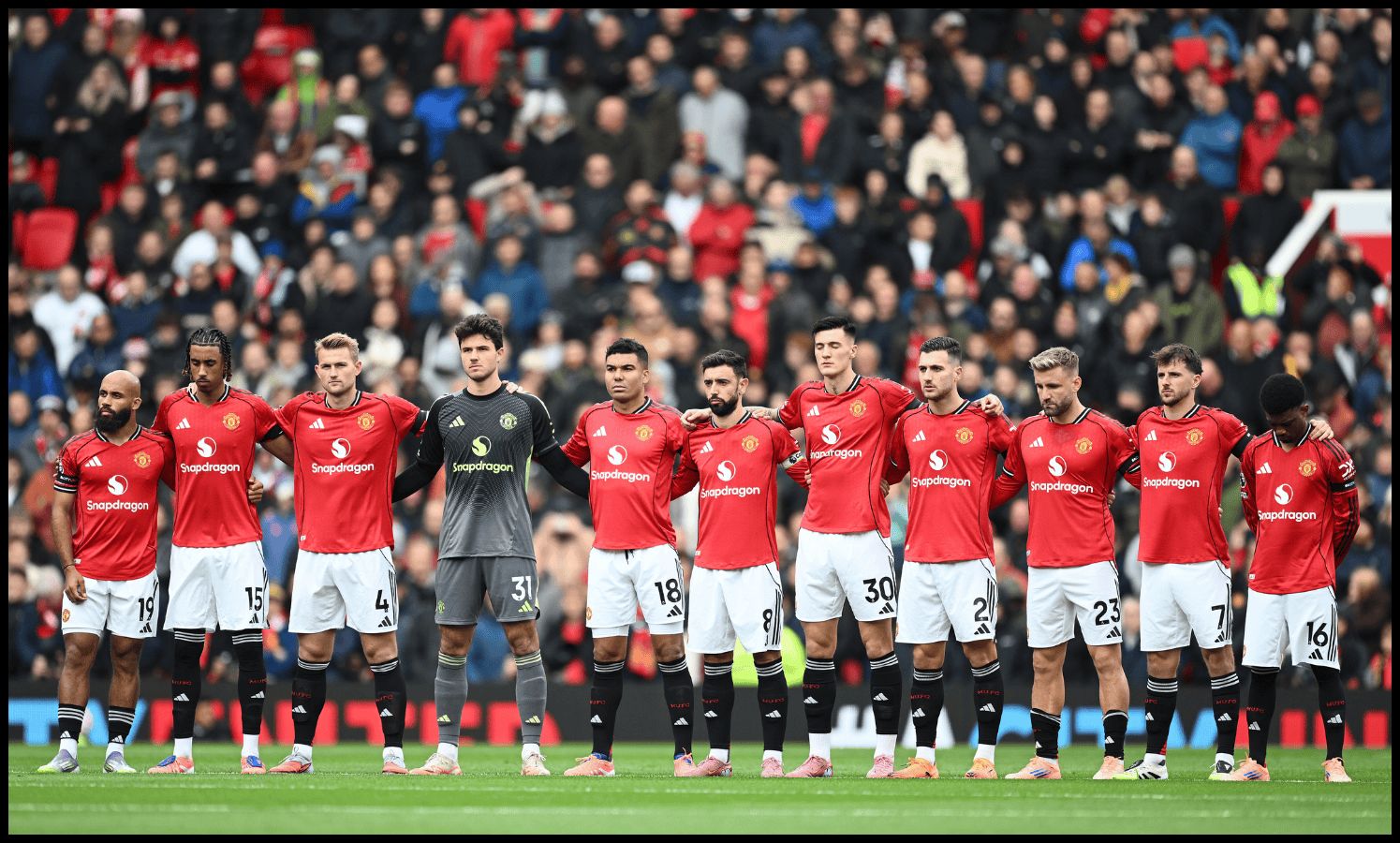 Man United players observe a minute of silence after the Manchester Synagogue attack.