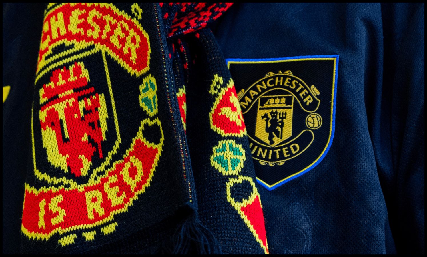 Man United badge.