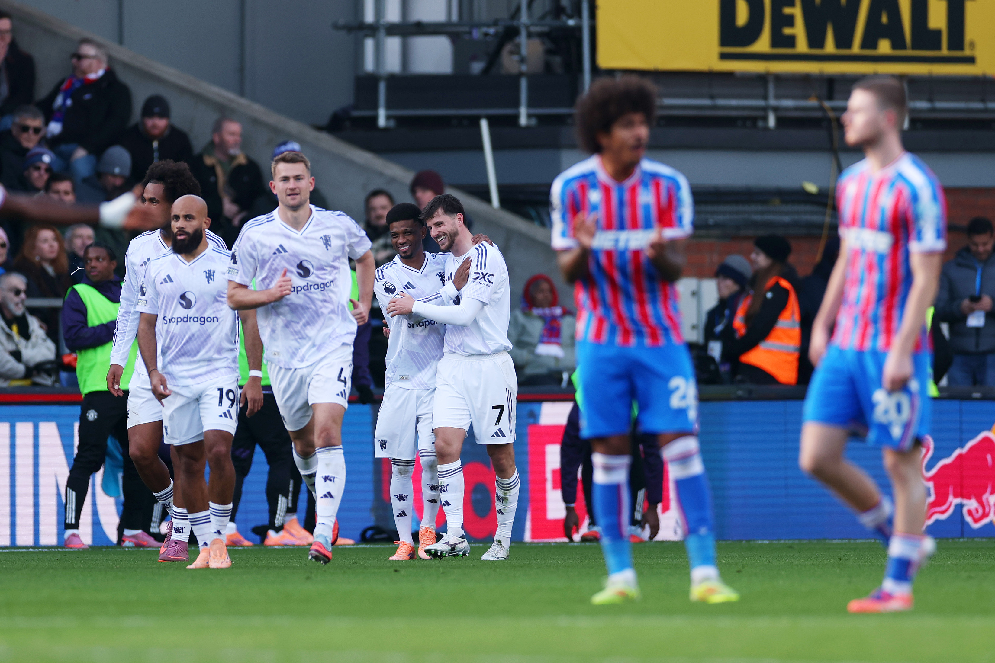 Man United players celebrating goal