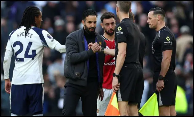 Ruben Amorim shaking hands with the ref following Spurs draw
