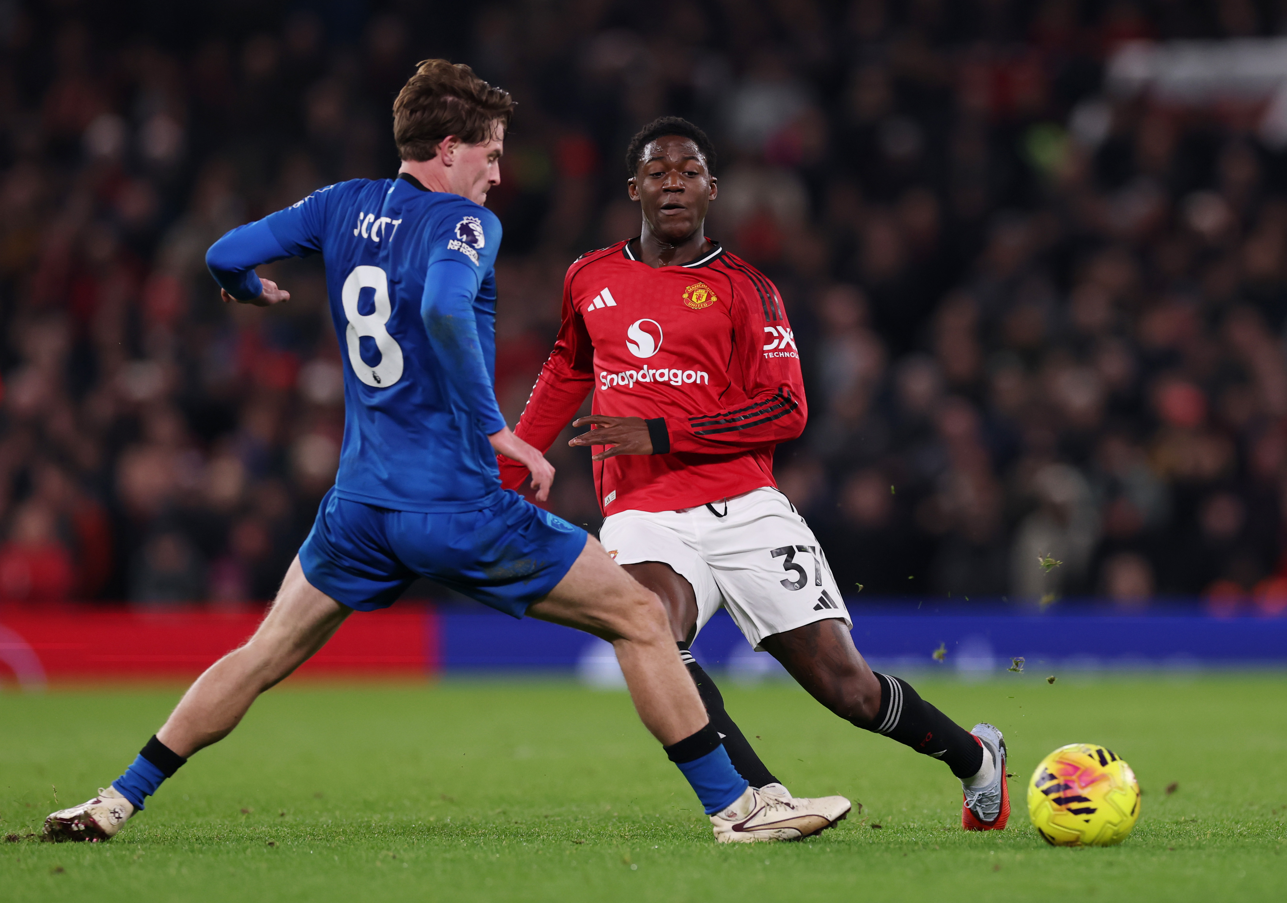 Kobbie Mainoo of Man United vies with Alex Scott of Bournemouth.
