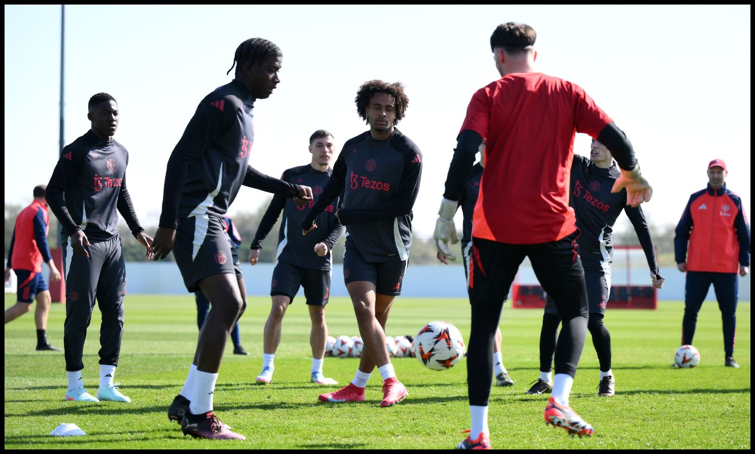 Joshua Zirkzee in training