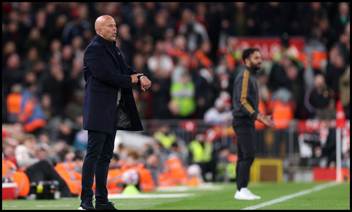 Arne Slot and Ruben Amorim on the sidelines