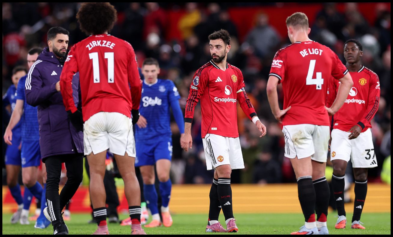 Man Utd players after the defeat to Everton