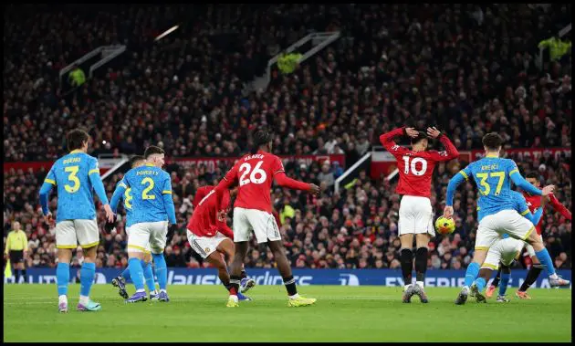 Joshua Zirkzee scoring against Wolves