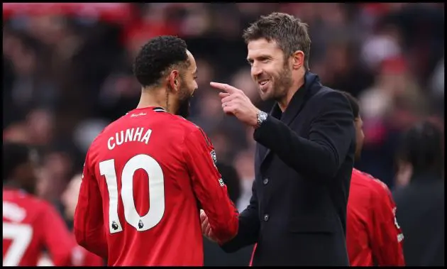 Michael Carrick shakes hands with Matheus Cunha and points.
