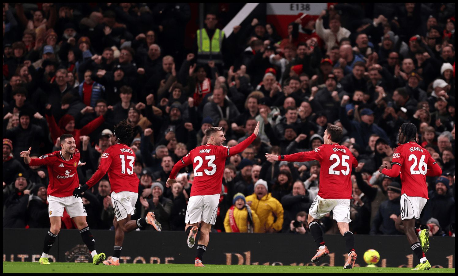 Man United players celebrate Patrick Dorgu’s goal.