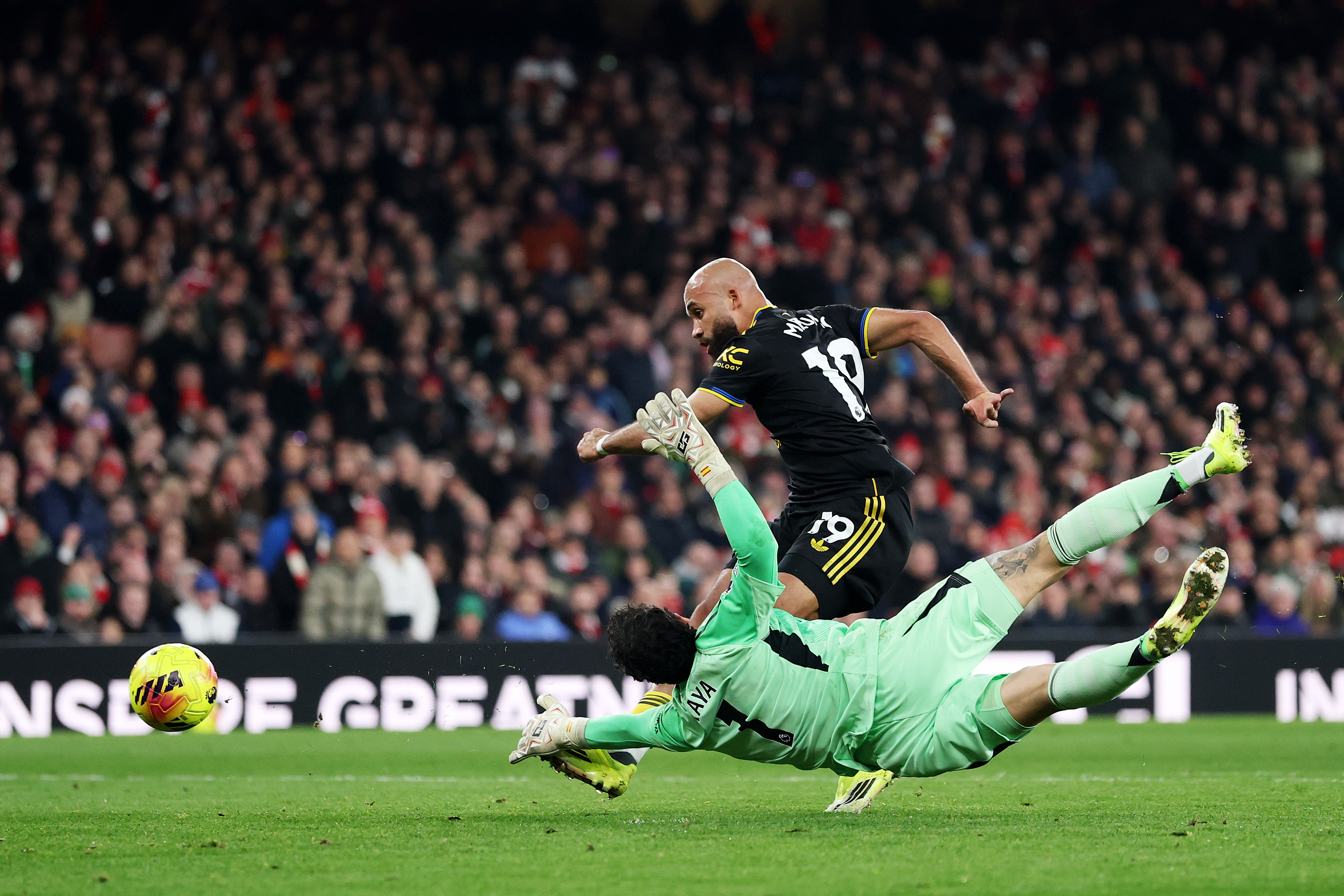 Bryan Mbeumo scores to draw Man United level against Arsenal