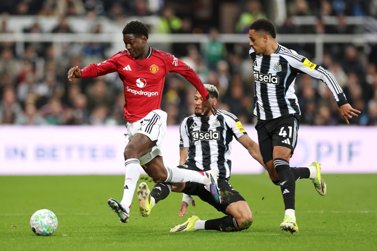 Kobbie Mainoo runs while under pressure from Joelinton and Jacob Ramsey. 