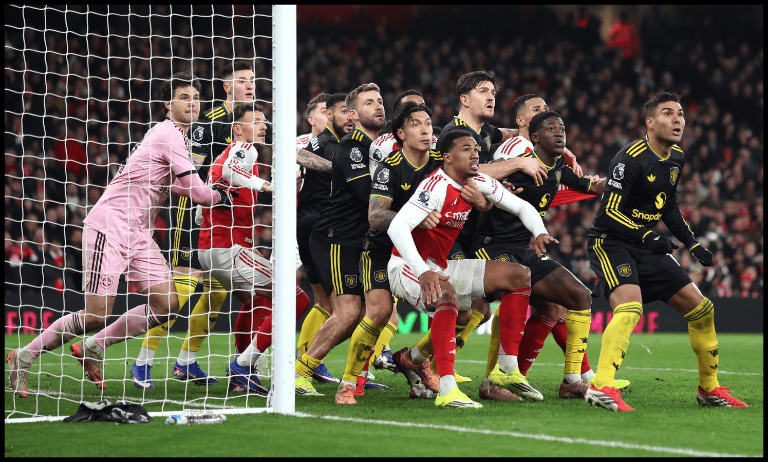LONDON, ENGLAND - JANUARY 25: Gabriel of Arsenal is held by Lisandro Martinez of Manchester United for an oncoming corner during the Premier League match between Arsenal and Manchester United at Emirates Stadium on January 25, 2026 in London, England.