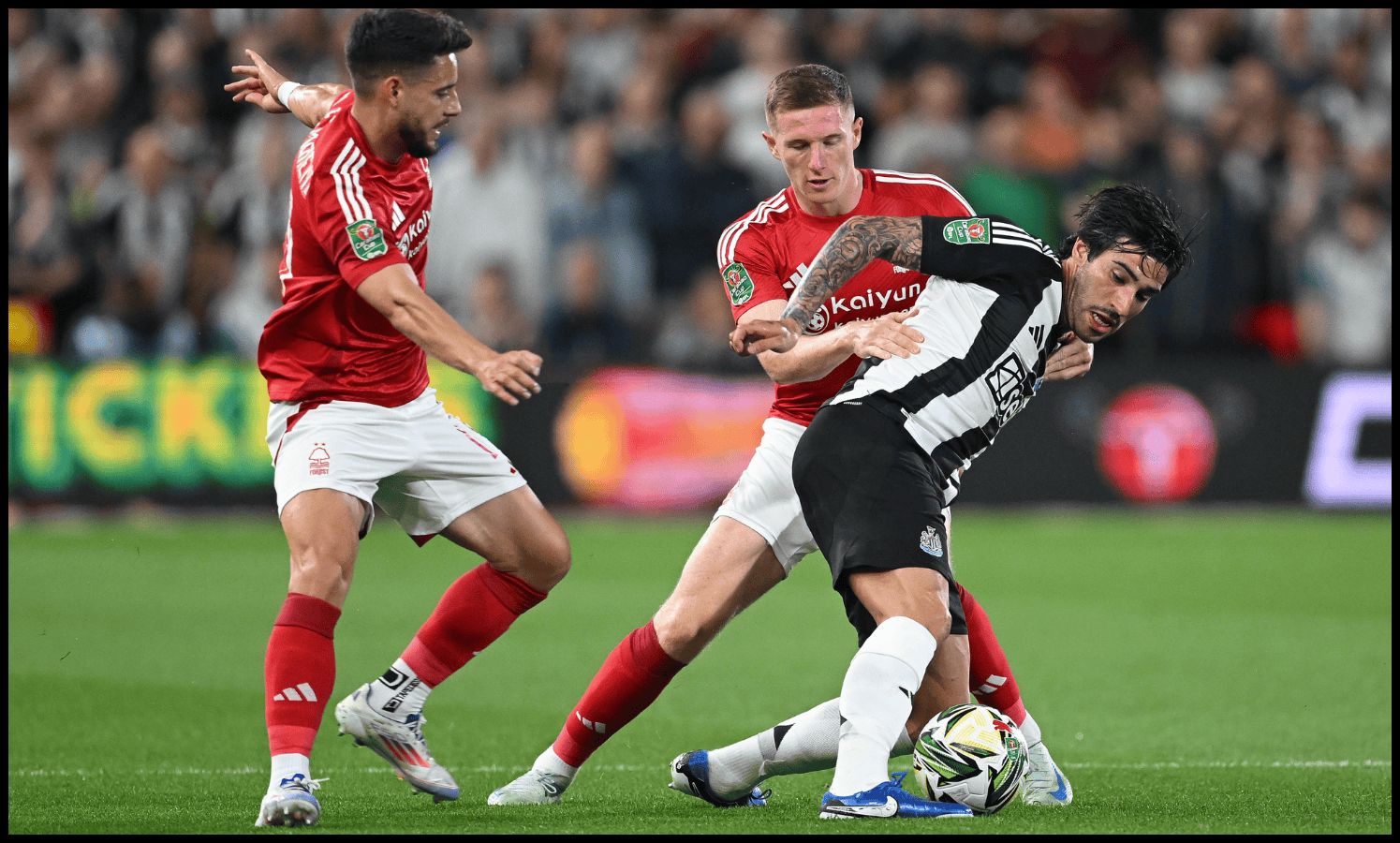 NOTTINGHAM, ENGLAND - AUGUST 28: Sandro Tonali of Newcastle United is challenged by Elliot Anderson of Nottingham Forest during the Carabao Cup Second Round match between Nottingham Forest and Newcastle United at City Ground on August 28, 2024 in Nottingham, England.