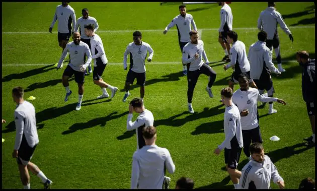 Man United players train at Carrington.