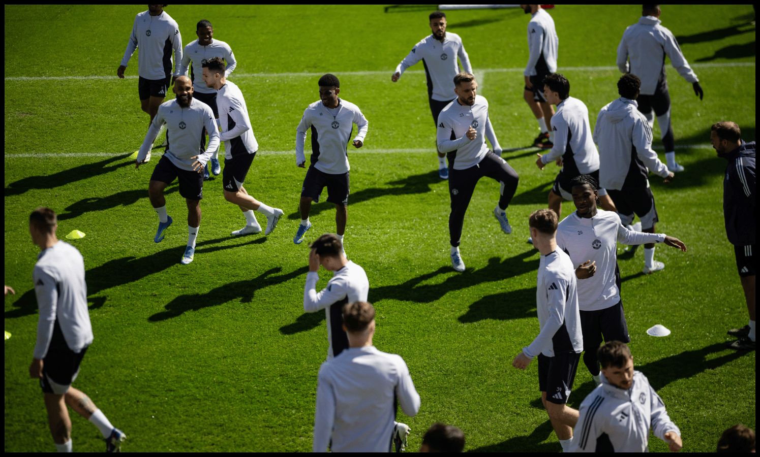 Man United players train at Carrington.