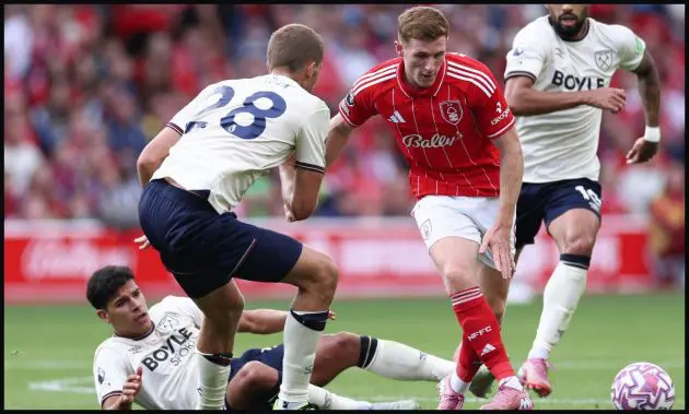 NOTTINGHAM, ENGLAND - AUGUST 31: Elliot Anderson of Nottingham Forest battles for the ball with Tomas Soucek, Mateus Fernandes and Lucas Paqueta of West Ham during the Premier League match between Nottingham Forest and West Ham United at City Ground on August 31, 2025 in Nottingham, England.