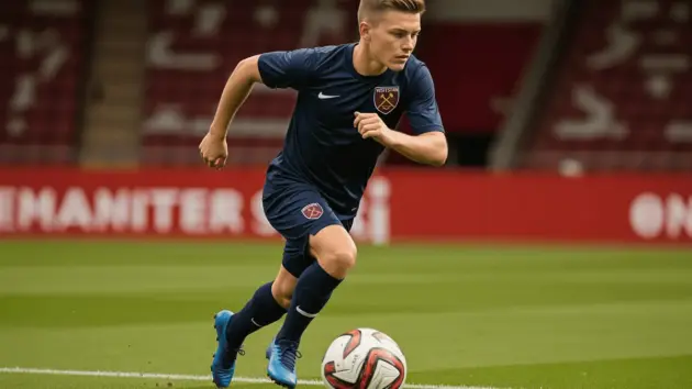 Young midfielder Mateus Fernandes in action for West Ham, target for Manchester United transfer