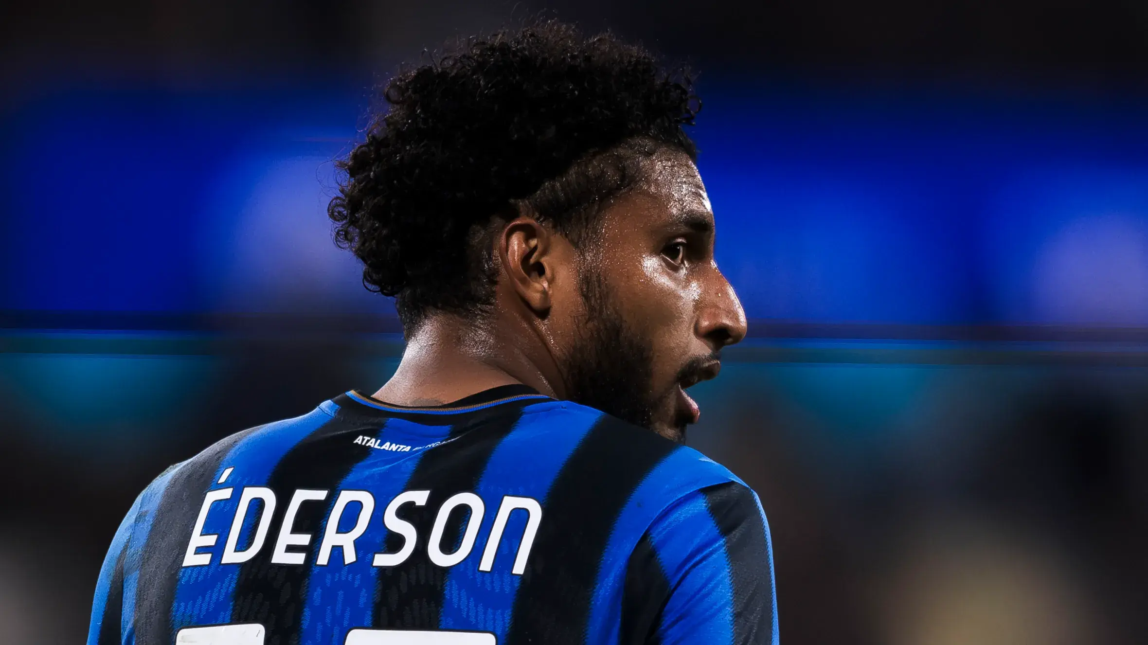 Éderson wearing Atalanta jersey during a football match.