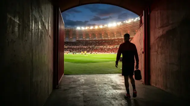 Silhouette of a footballer walking toward a Brazilian stadium after reportedly agreeing a Palmeiras move